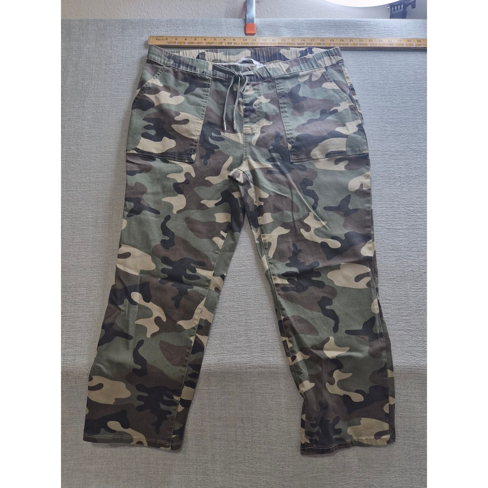 YMI Jeans Cropped Pants Womens 2X Green Camouflage Cotton Stretch Drawstring